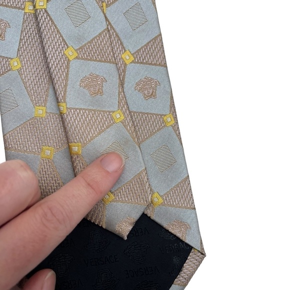VERSACE 90s Vintage Metallic Silk Medusa Pattern Tie Made in Italy - Picture 9 of 9